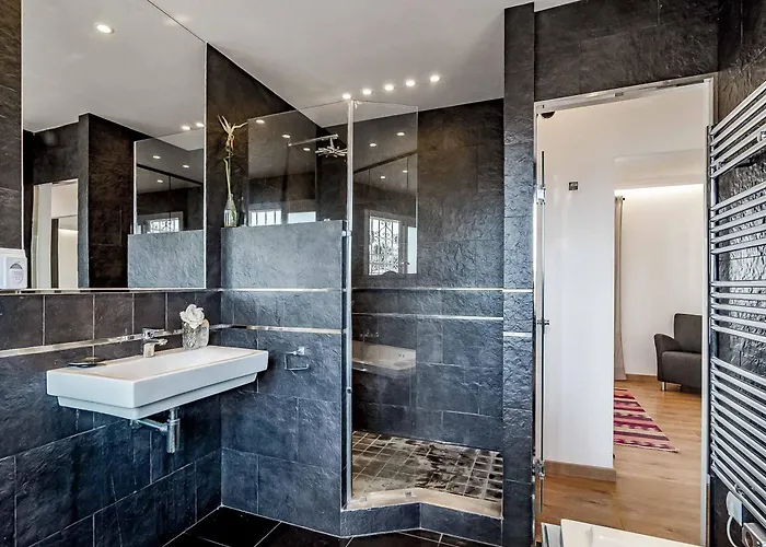 Jude Banus ヴィラ マルベーリャ