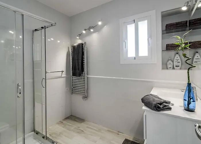 Βίλα Jude Banus *